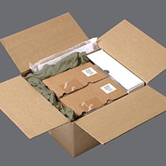 Il materiale di imballaggio in carta viene utilizzato per il riempimento degli spazi vuoti per proteggere i prodotti all'interno di un pacco.